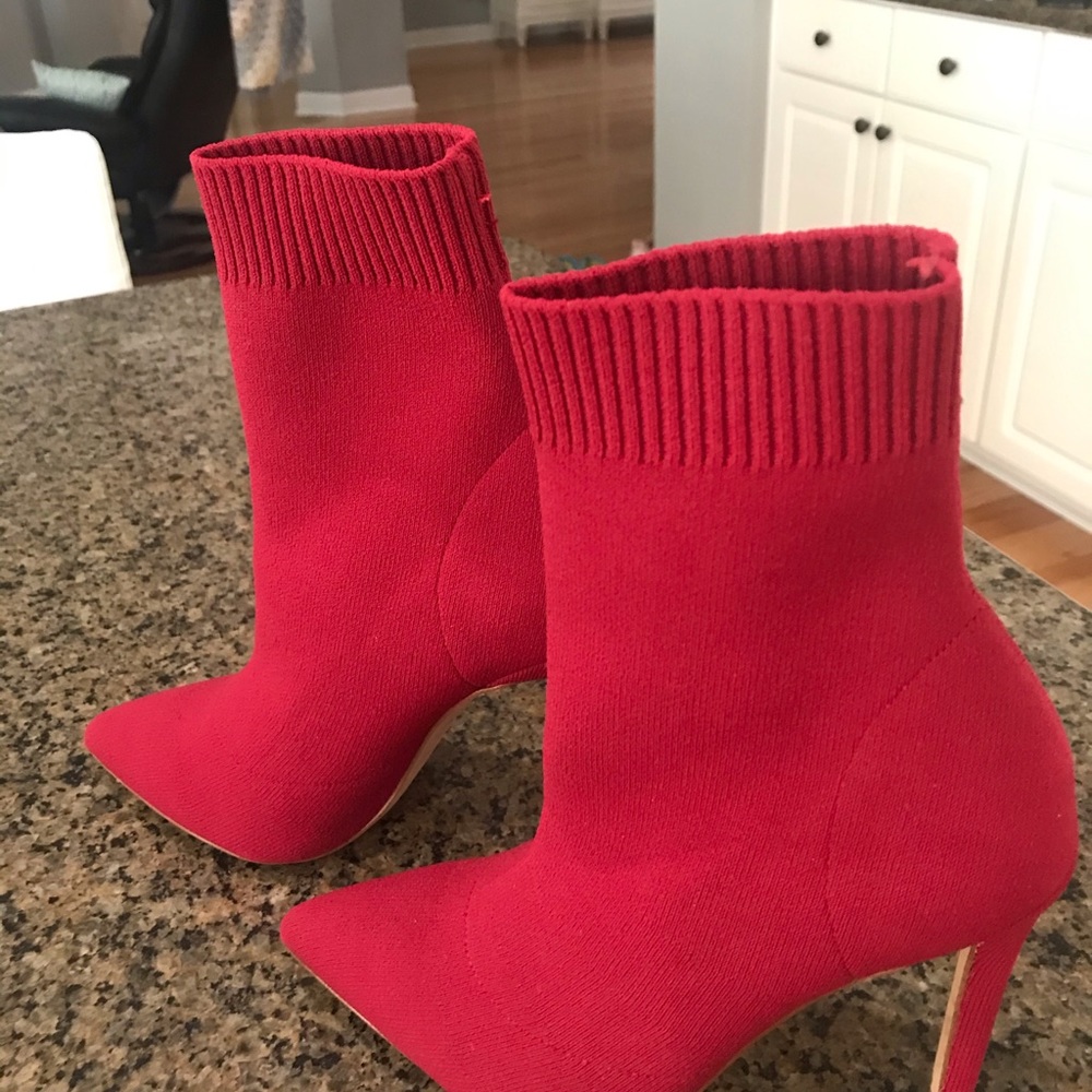 Women’s ALDO YSISSA red Boots GREAT CONDITION